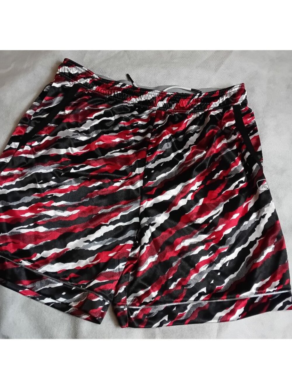 AND1 Men's Basketball Shorts LARGE Red Black 8" Inseam Pockets Red Black White